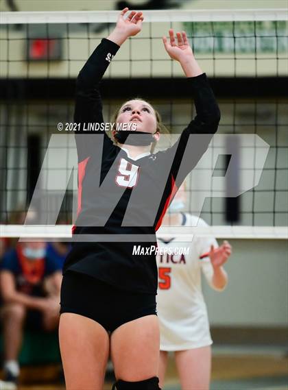 Thumbnail 3 in Le Roy vs. Attica (Section 5 Class C Final) photogallery.