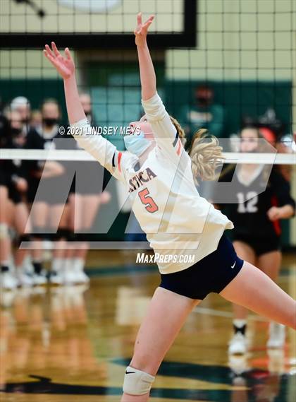 Thumbnail 3 in Le Roy vs. Attica (Section 5 Class C Final) photogallery.