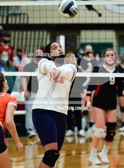 Thumbnail 1 in Le Roy vs. Attica (Section 5 Class C Final) photogallery.