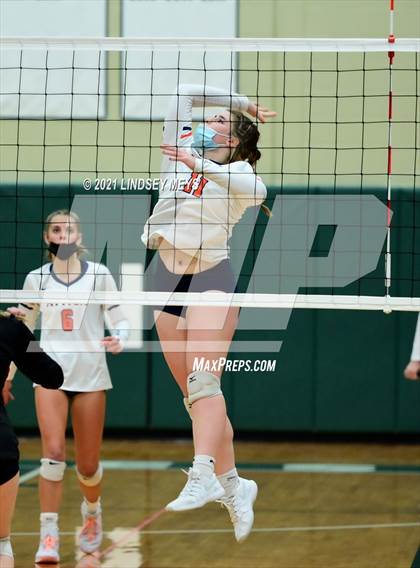 Thumbnail 2 in Le Roy vs. Attica (Section 5 Class C Final) photogallery.