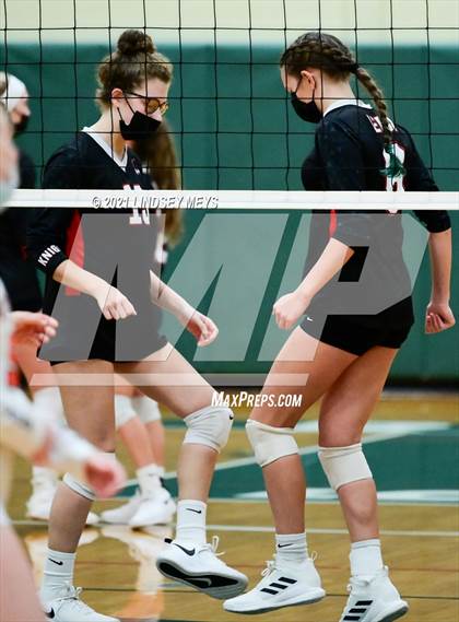 Thumbnail 3 in Le Roy vs. Attica (Section 5 Class C Final) photogallery.