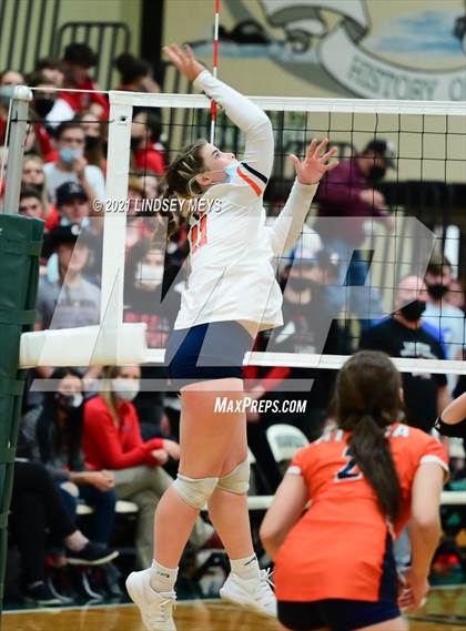 Thumbnail 2 in Le Roy vs. Attica (Section 5 Class C Final) photogallery.