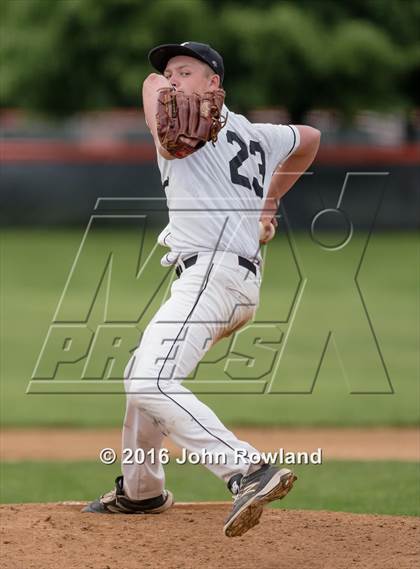 Thumbnail 1 in Mundelein vs. Libertyville (IHSA 4A Regional Final) photogallery.