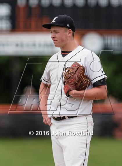 Thumbnail 2 in Mundelein vs. Libertyville (IHSA 4A Regional Final) photogallery.