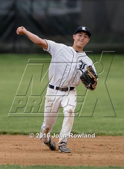 Thumbnail 2 in Mundelein vs. Libertyville (IHSA 4A Regional Final) photogallery.