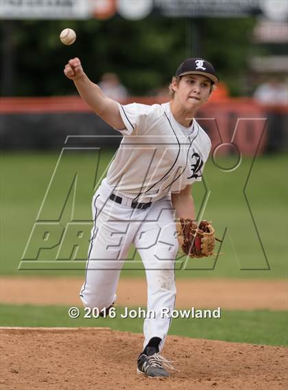Thumbnail 3 in Mundelein vs. Libertyville (IHSA 4A Regional Final) photogallery.