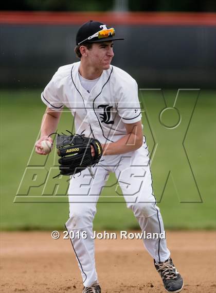 Thumbnail 1 in Mundelein vs. Libertyville (IHSA 4A Regional Final) photogallery.