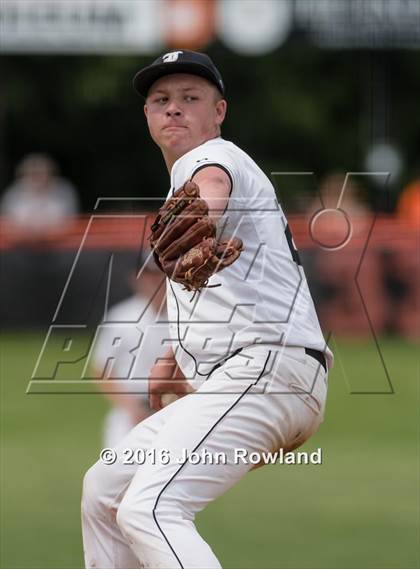 Thumbnail 2 in Mundelein vs. Libertyville (IHSA 4A Regional Final) photogallery.
