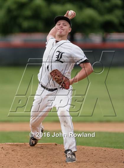 Thumbnail 2 in Mundelein vs. Libertyville (IHSA 4A Regional Final) photogallery.
