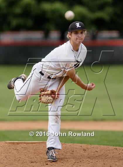 Thumbnail 3 in Mundelein vs. Libertyville (IHSA 4A Regional Final) photogallery.