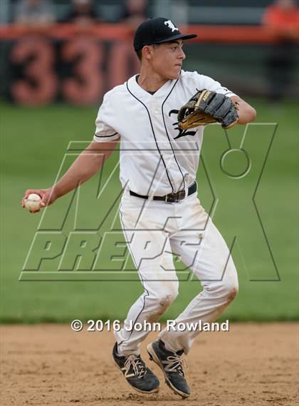 Thumbnail 3 in Mundelein vs. Libertyville (IHSA 4A Regional Final) photogallery.