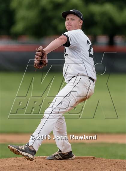 Thumbnail 3 in Mundelein vs. Libertyville (IHSA 4A Regional Final) photogallery.