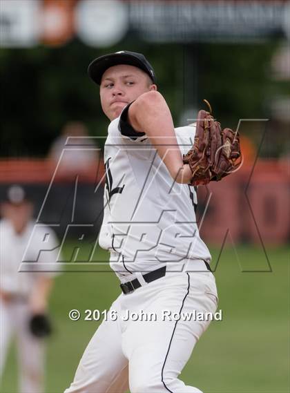 Thumbnail 2 in Mundelein vs. Libertyville (IHSA 4A Regional Final) photogallery.