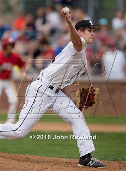 Thumbnail 2 in Mundelein vs. Libertyville (IHSA 4A Regional Final) photogallery.