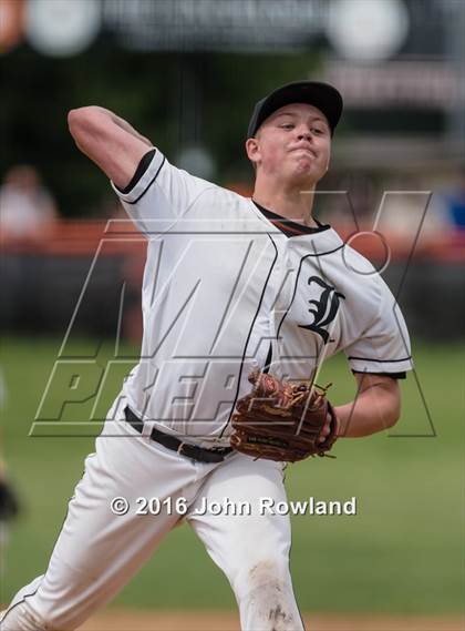 Thumbnail 3 in Mundelein vs. Libertyville (IHSA 4A Regional Final) photogallery.