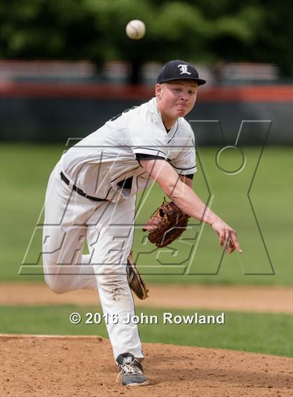 Thumbnail 3 in Mundelein vs. Libertyville (IHSA 4A Regional Final) photogallery.