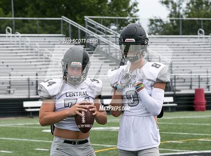 Thumbnail 1 in Westerville Central Picture Day photogallery.