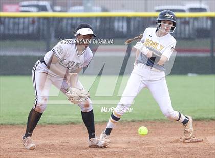 Thumbnail 3 in Sealy vs Randle photogallery.