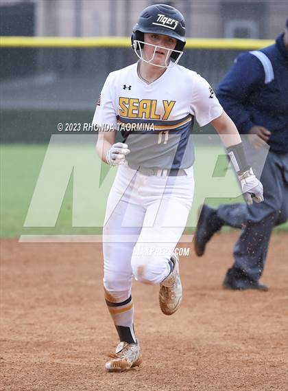 Thumbnail 3 in Sealy vs Randle photogallery.