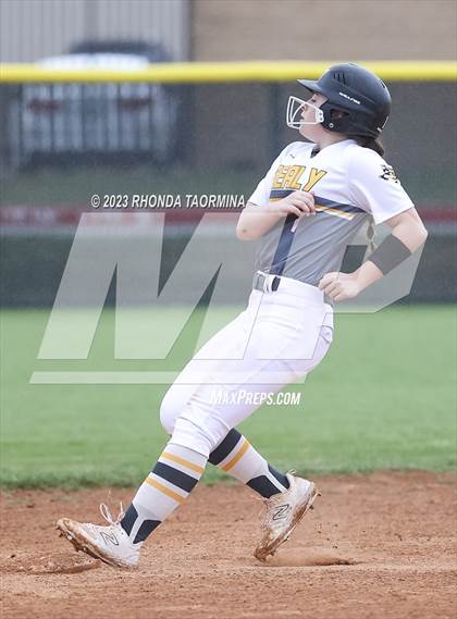 Thumbnail 3 in Sealy vs Randle photogallery.