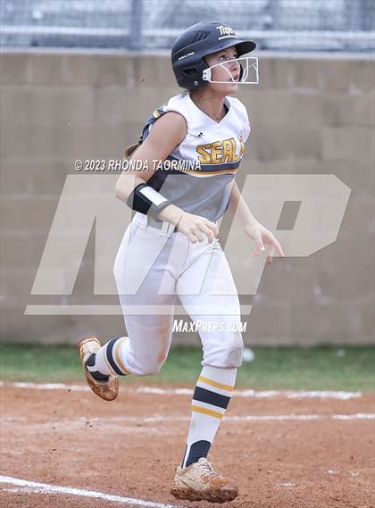 Thumbnail 3 in Sealy vs Randle photogallery.