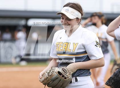 Thumbnail 3 in Sealy vs Randle photogallery.