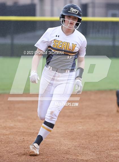 Thumbnail 2 in Sealy vs Randle photogallery.