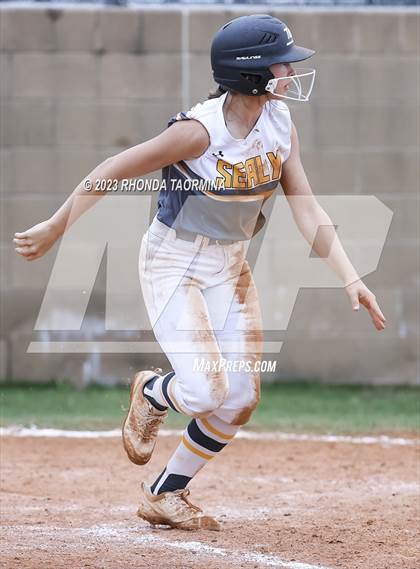 Thumbnail 2 in Sealy vs Randle photogallery.