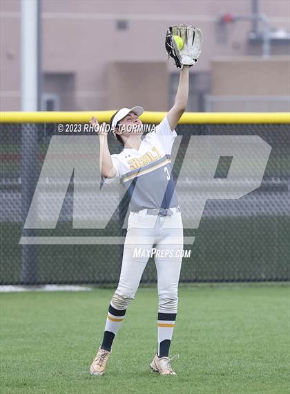 Thumbnail 3 in Sealy vs Randle photogallery.