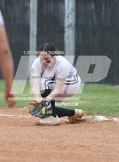 Thumbnail 2 in Sealy vs Randle photogallery.