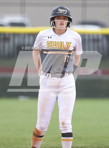 Thumbnail 3 in Sealy vs Randle photogallery.