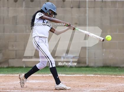 Thumbnail 2 in Sealy vs Randle photogallery.