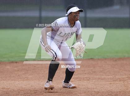 Thumbnail 3 in Sealy vs Randle photogallery.