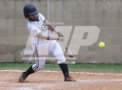 Thumbnail 2 in Sealy vs Randle photogallery.