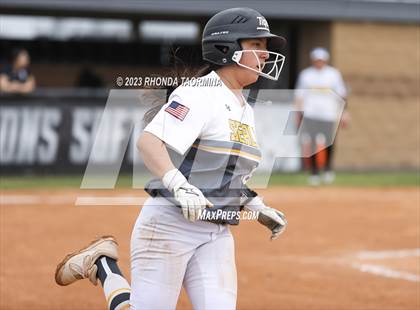 Thumbnail 3 in Sealy vs Randle photogallery.