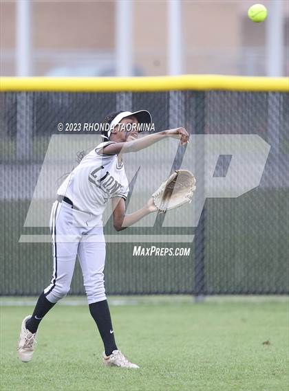 Thumbnail 1 in Sealy vs Randle photogallery.