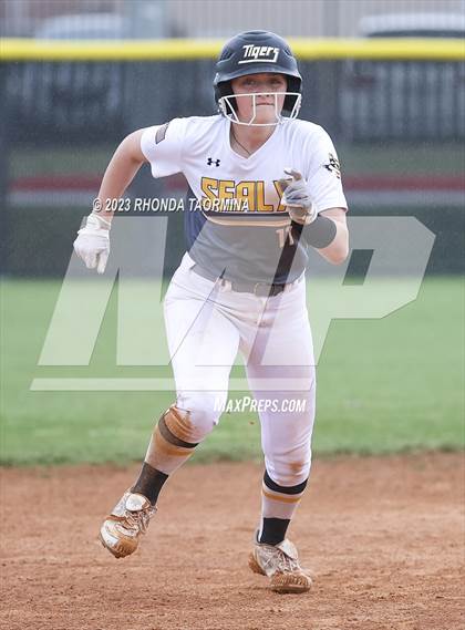 Thumbnail 1 in Sealy vs Randle photogallery.