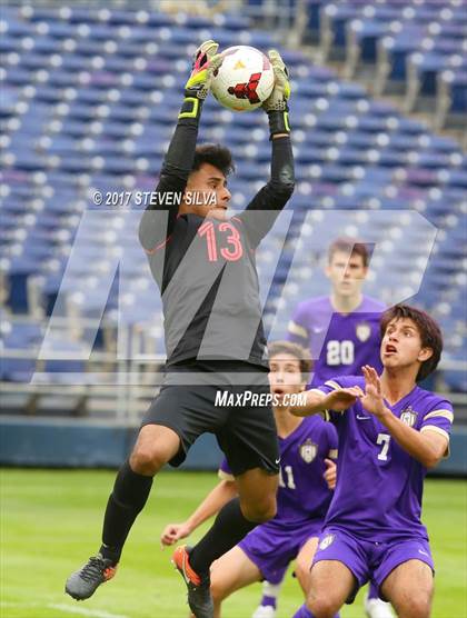 Thumbnail 2 in Hoover vs. St. Augustine (City Championship @ Qualcomm Stadium) photogallery.