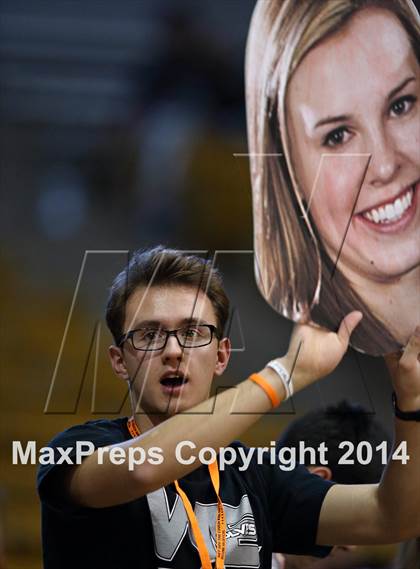Thumbnail 2 in Fossil Ridge vs. Grandview (CHSAA 5A Semifinal) photogallery.