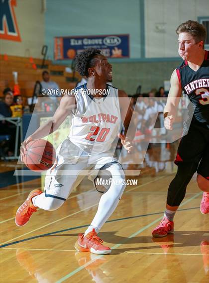 Thumbnail 1 in McKinleyville vs Cosumnes Oaks (Run with the Pack) photogallery.