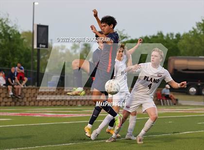 Thumbnail 2 in Seven Lakes vs. Plano (UIL 6A Boys Soccer State Semifinal) photogallery.