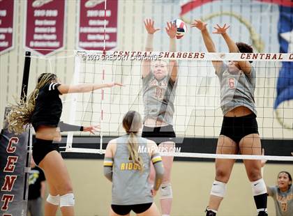 Thumbnail 1 in Fossil Ridge vs Keller Central photogallery.