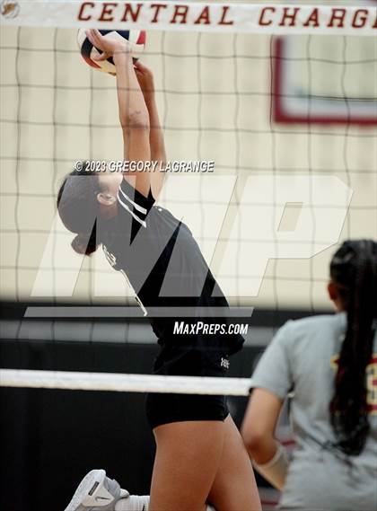 Thumbnail 2 in Fossil Ridge vs Keller Central photogallery.