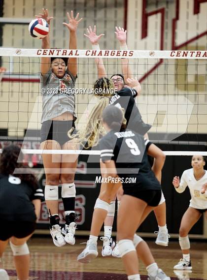Thumbnail 2 in Fossil Ridge vs Keller Central photogallery.