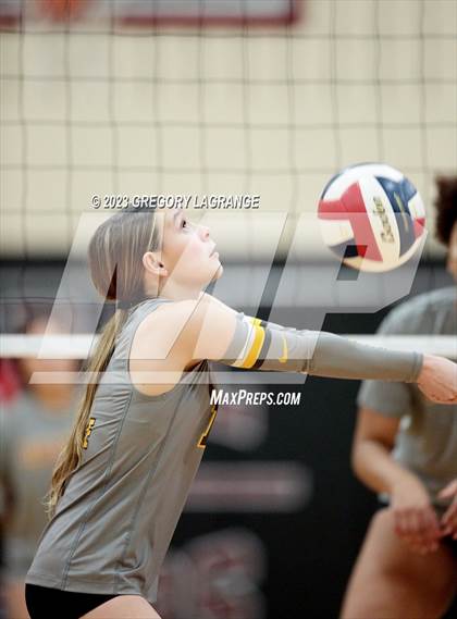 Thumbnail 3 in Fossil Ridge vs Keller Central photogallery.