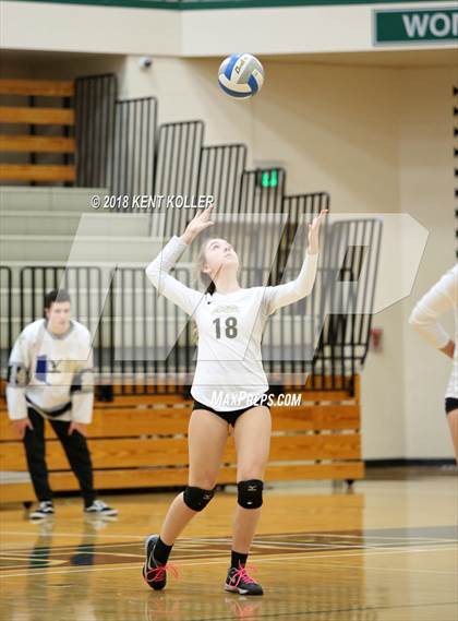Thumbnail 3 in Dakota vs L'Anse Creuse North (MHSAA District Semifinal) photogallery.