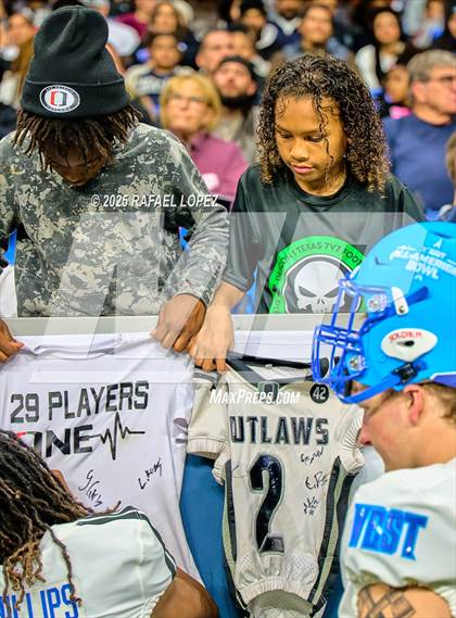 Thumbnail 3 in Navy All-American Bowl photogallery.