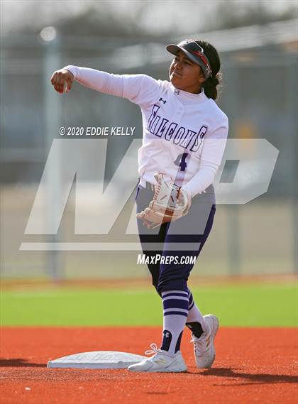 Thumbnail 1 in EP Eastlake vs Mt. Vernon (Allen Tournament) photogallery.