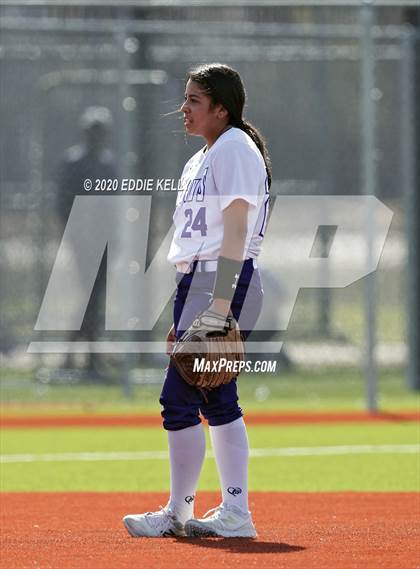 Thumbnail 3 in EP Eastlake vs Mt. Vernon (Allen Tournament) photogallery.
