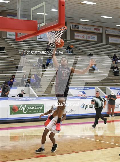 Thumbnail 3 in Summer Creek vs Paetow (McDonald's Texas Invitational) photogallery.